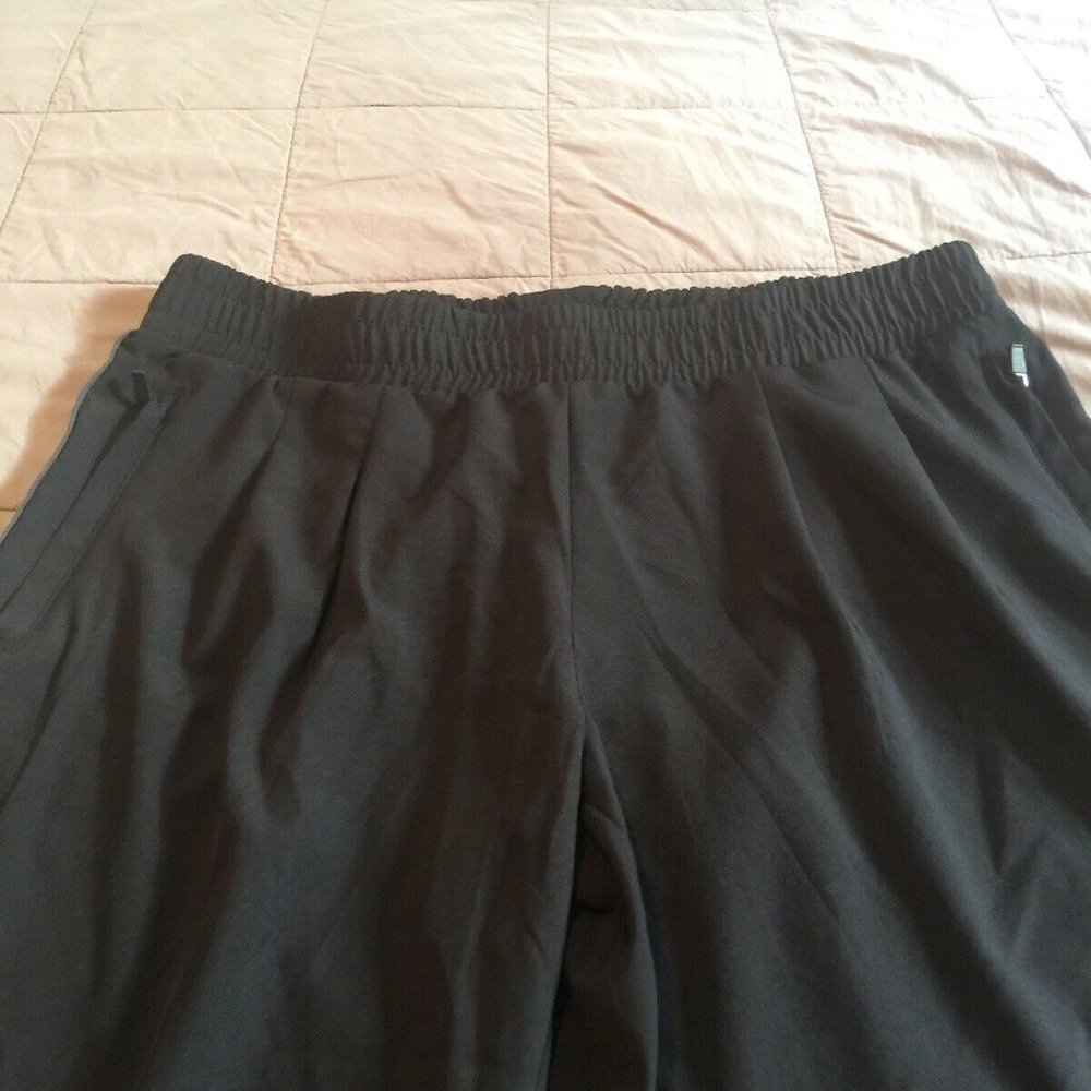 NWT Fabletics Black Zipper Yoga Workout Pants M